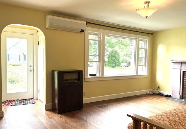 13 West Street, Deerfield, MA 01373