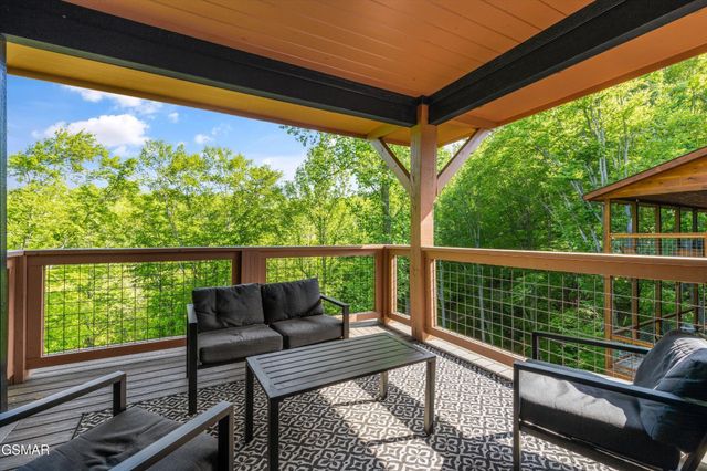 906 Saddle Creek Way, Sevierville, TN 37862