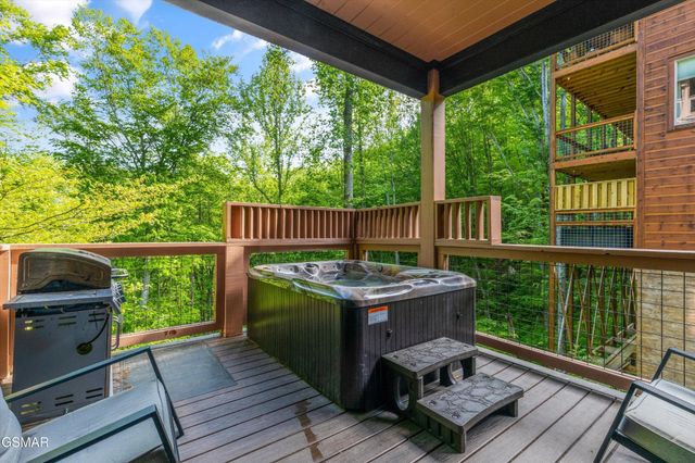 906 Saddle Creek Way, Sevierville, TN 37862