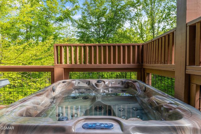 906 Saddle Creek Way, Sevierville, TN 37862