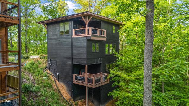 906 Saddle Creek Way, Sevierville, TN 37862