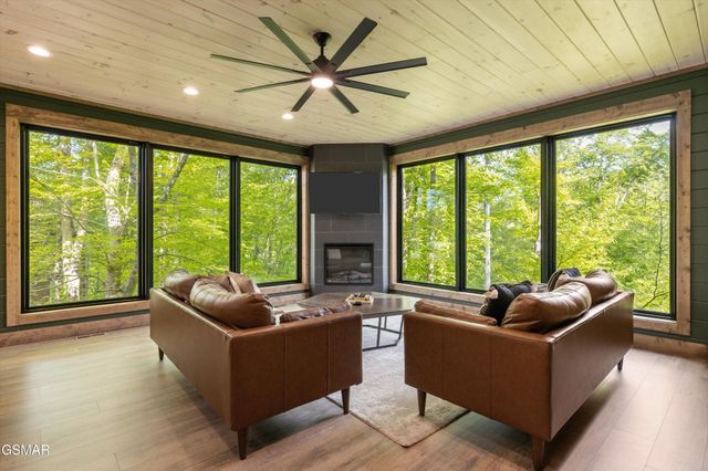 906 Saddle Creek Way, Sevierville, TN 37862