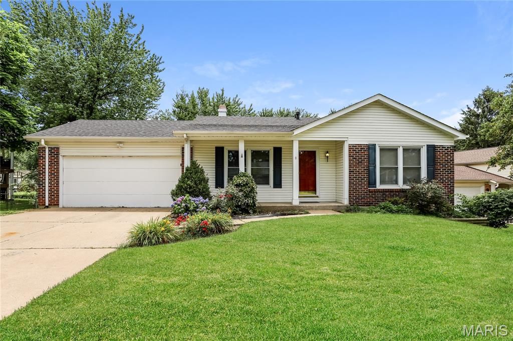 9 Briarhill Court, St Peters, MO 63376