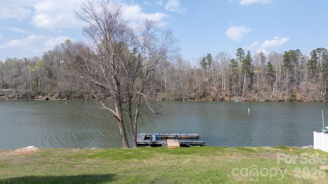 207 Catawba Avenue, Hickory, NC 28601