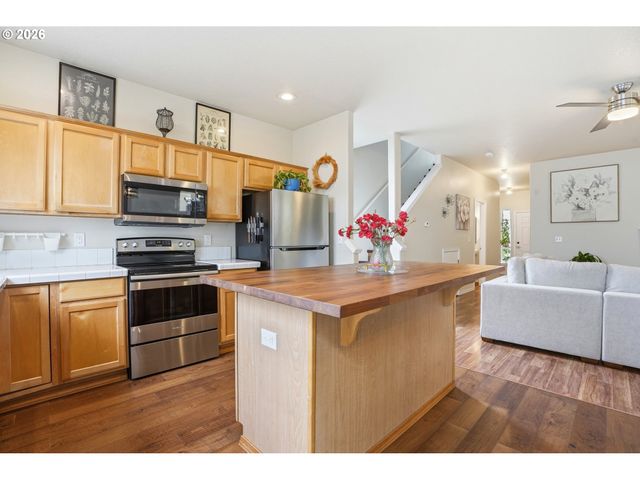 17601 Sw JAY St, Beaverton, OR 97003