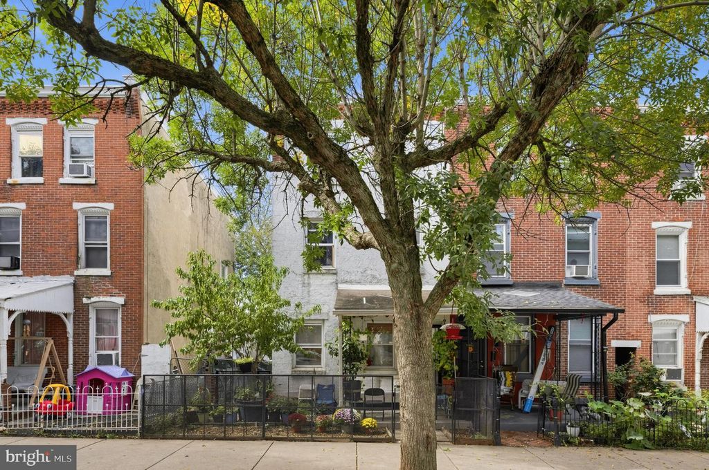 1039 CHERRY ST, NORRISTOWN, PA 19401 — exterior