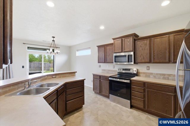 3389 21st Av SE, Albany, OR 97322