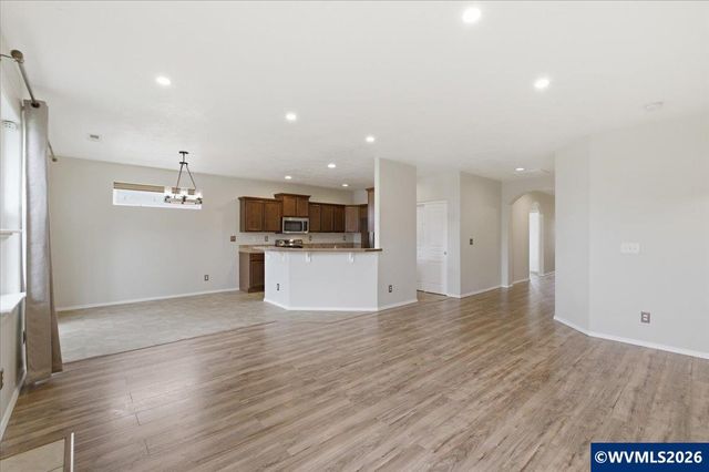 3389 21st Av SE, Albany, OR 97322