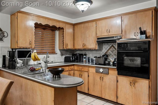 19945 Woodside Street, Harper Woods, MI 48225