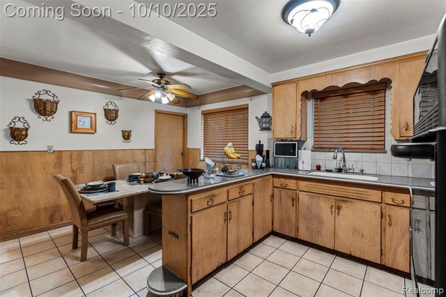 19945 Woodside Street, Harper Woods, MI 48225