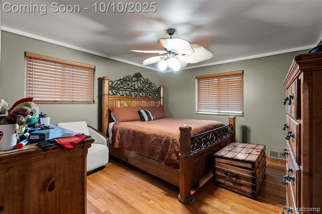 19945 Woodside Street, Harper Woods, MI 48225