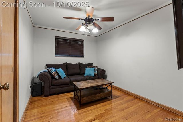 19945 Woodside Street, Harper Woods, MI 48225