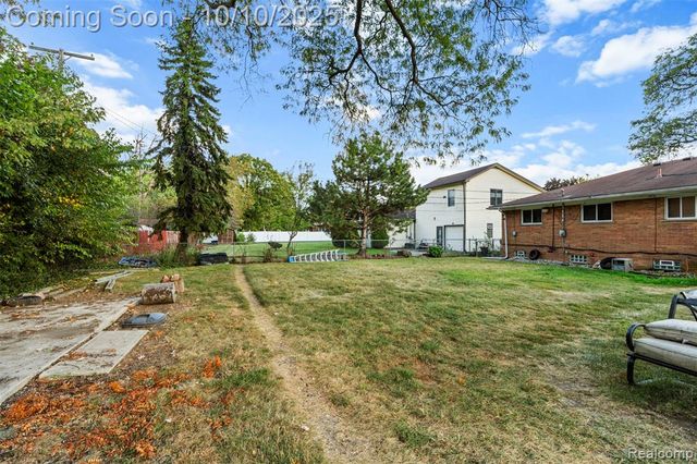 19945 Woodside Street, Harper Woods, MI 48225