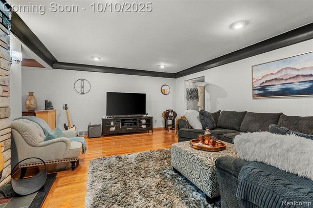 19945 Woodside Street, Harper Woods, MI 48225