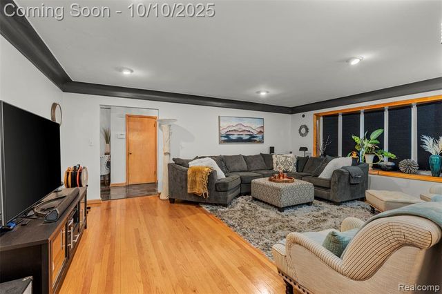 19945 Woodside Street, Harper Woods, MI 48225