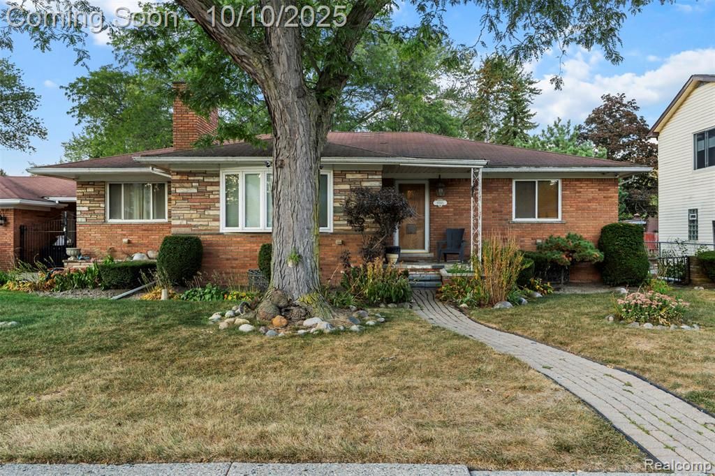 19945 Woodside Street, Harper Woods, MI 48225