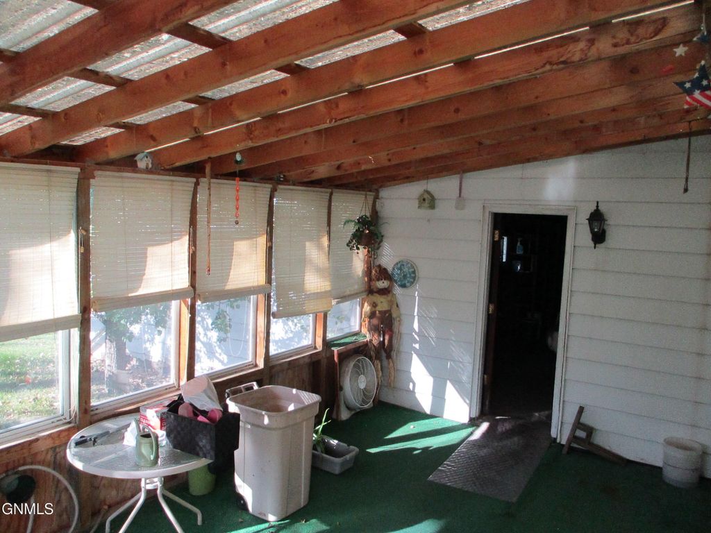 503 Main Avenue, Washburn, ND 58577 photo 2
