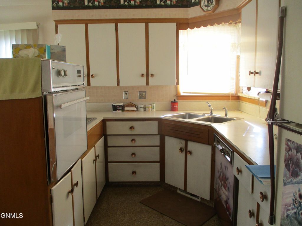 503 Main Avenue, Washburn, ND 58577 photo 3