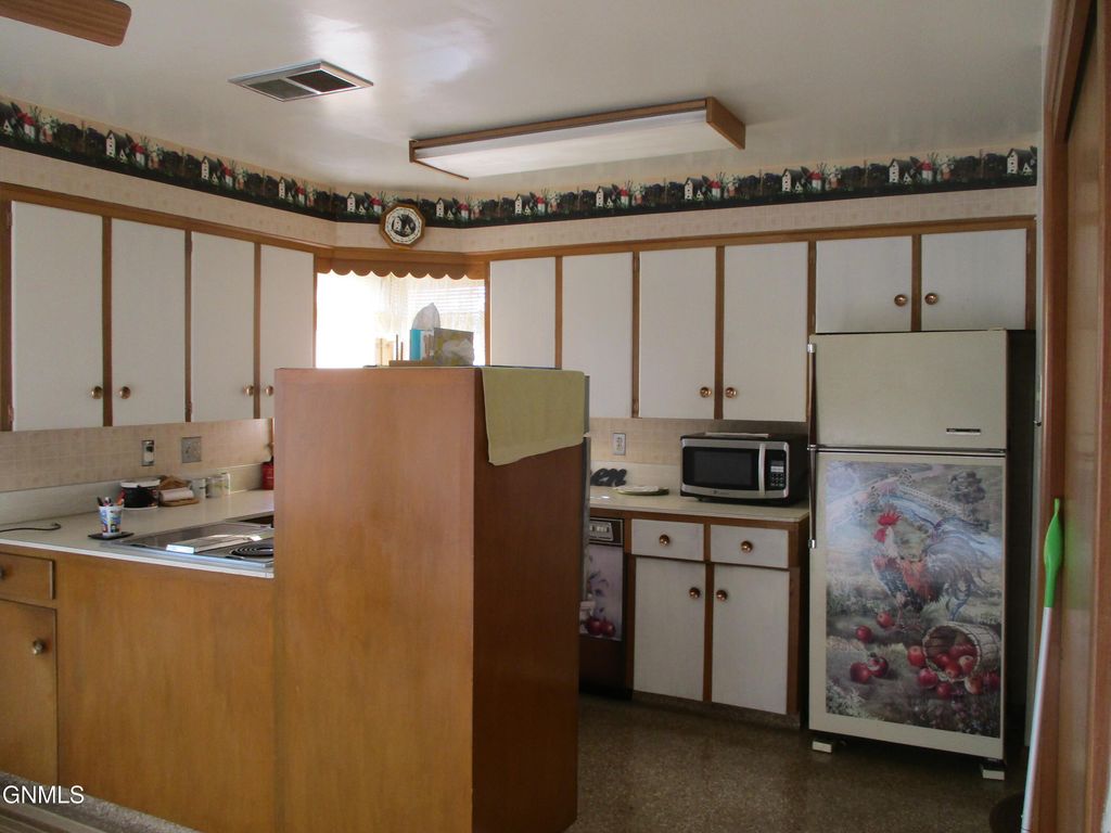 503 Main Avenue, Washburn, ND 58577 photo 4