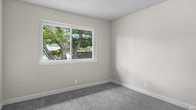 257 Holly Dr, Fairfield, CA 94533