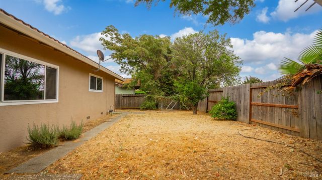 257 Holly Dr, Fairfield, CA 94533
