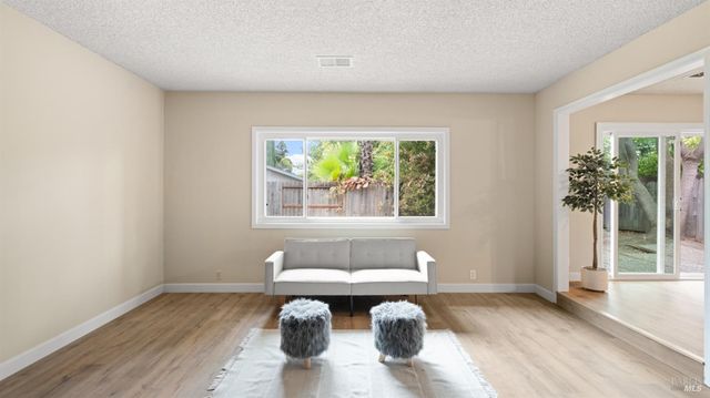 257 Holly Dr, Fairfield, CA 94533