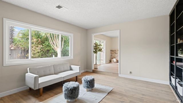 257 Holly Dr, Fairfield, CA 94533