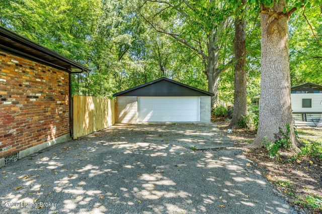 1119 Ireland Dr, Louisville, KY 40219