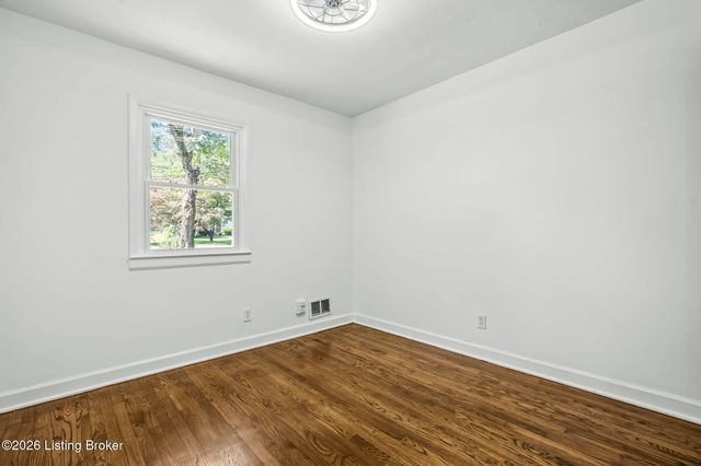 1119 Ireland Dr, Louisville, KY 40219