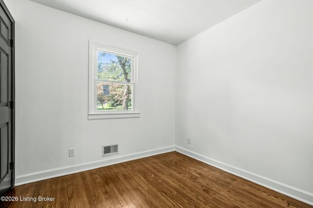 1119 Ireland Dr, Louisville, KY 40219