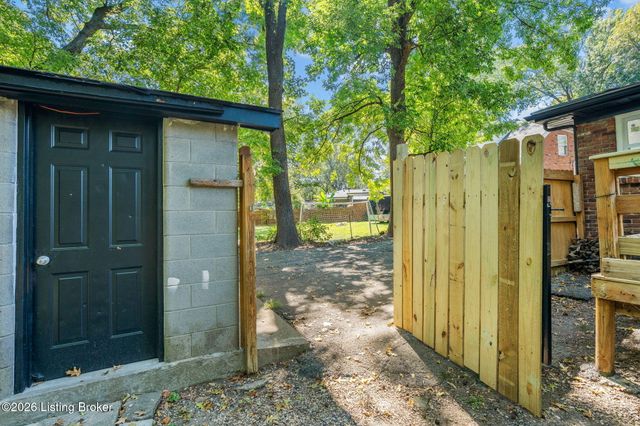 1119 Ireland Dr, Louisville, KY 40219