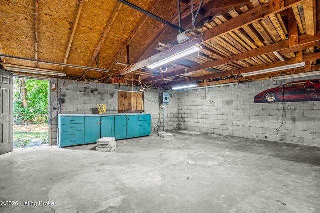 1119 Ireland Dr, Louisville, KY 40219