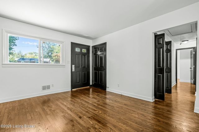 1119 Ireland Dr, Louisville, KY 40219