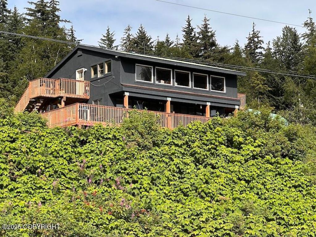 1138 Mud Bay Road, Haines, AK 99827