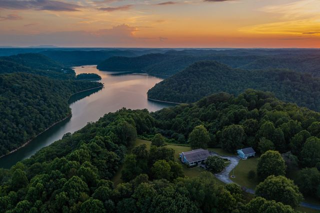 11720 Fox Hill Rd, Baxter, TN 38544