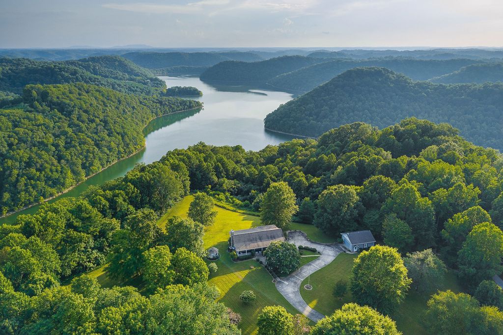 11720 Fox Hill Rd, Baxter, TN 38544