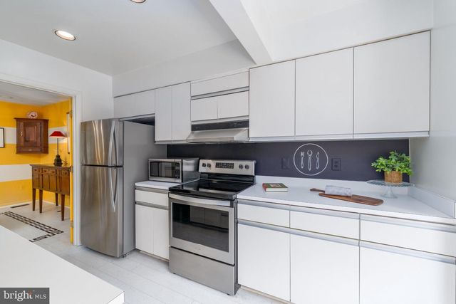 13 HAMPSHIRE WOODS CT, Towson, MD 21204