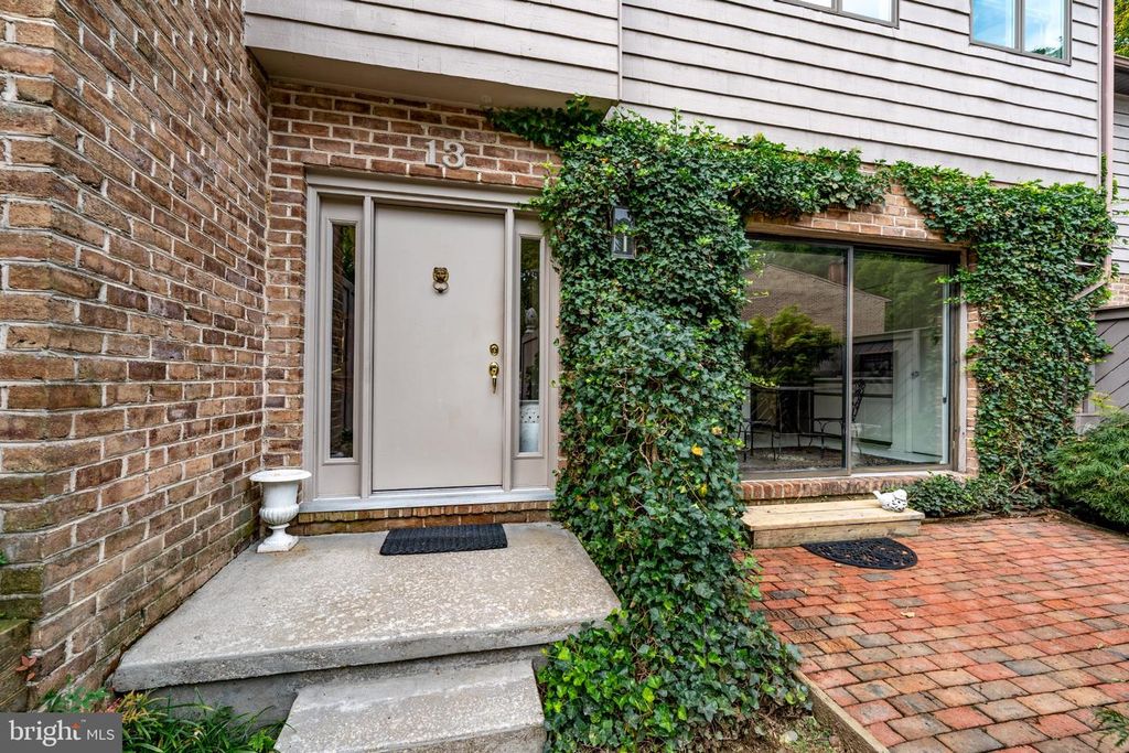 13 HAMPSHIRE WOODS CT, Towson, MD 21204