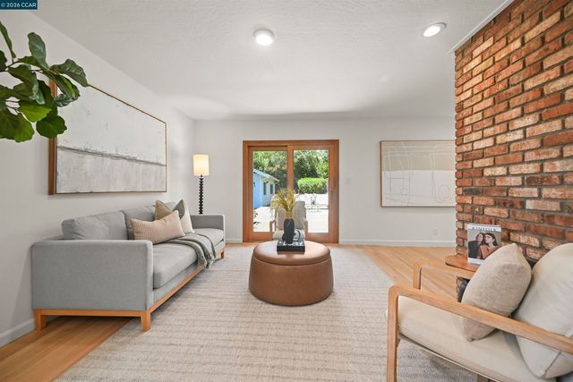 3165 Padre St, Lafayette, CA 94549