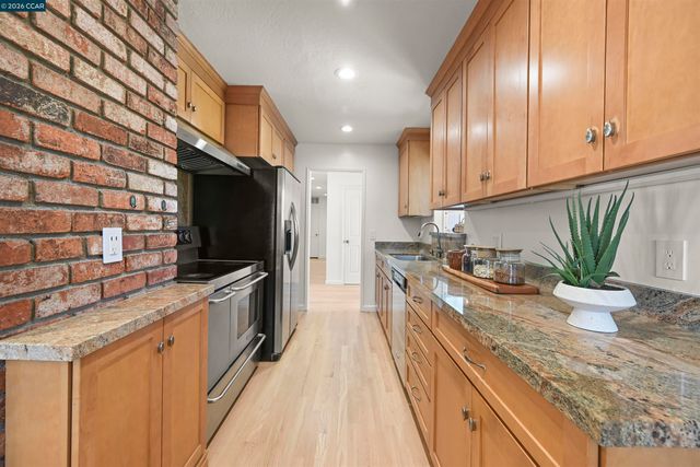 3165 Padre St, Lafayette, CA 94549