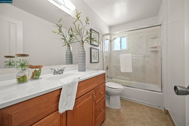 3165 Padre St, Lafayette, CA 94549