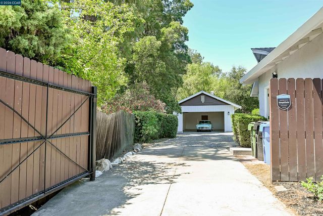 3165 Padre St, Lafayette, CA 94549