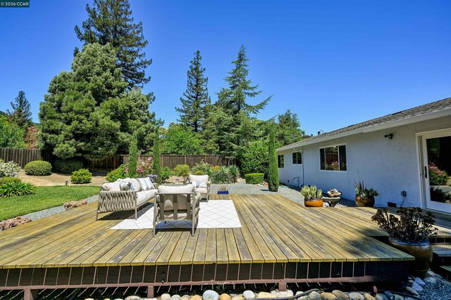 3165 Padre St, Lafayette, CA 94549