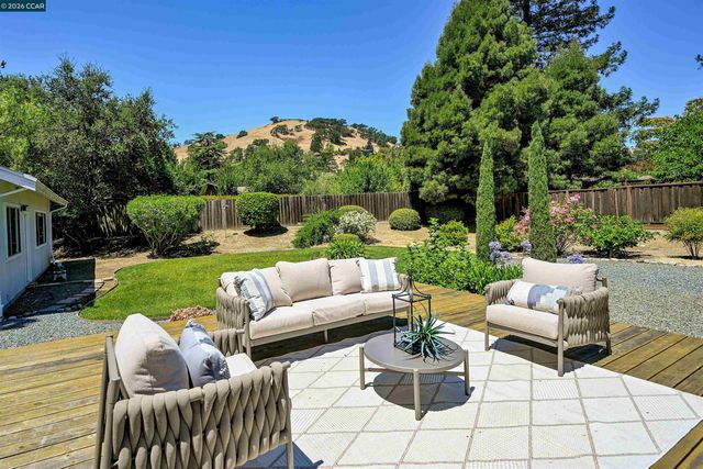 3165 Padre St, Lafayette, CA 94549