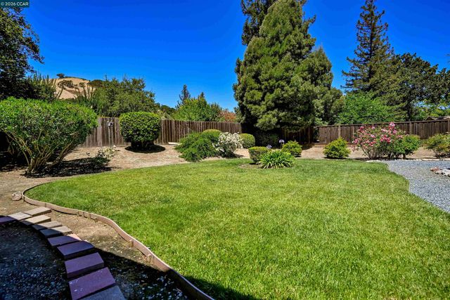3165 Padre St, Lafayette, CA 94549