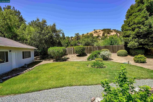 3165 Padre St, Lafayette, CA 94549