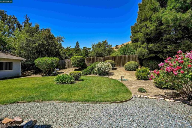 3165 Padre St, Lafayette, CA 94549