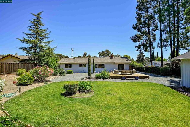 3165 Padre St, Lafayette, CA 94549