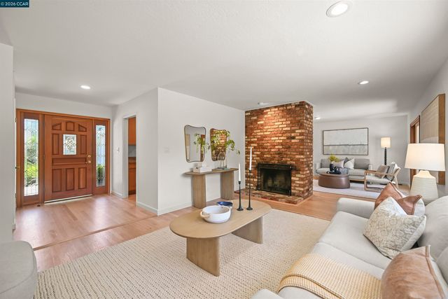 3165 Padre St, Lafayette, CA 94549
