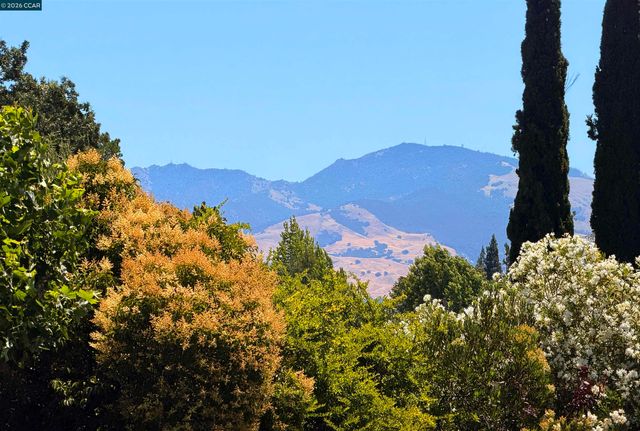 3165 Padre St, Lafayette, CA 94549